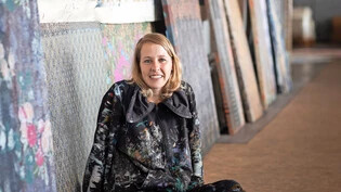 Textilkünstlerin Linda Nafzger mag bunte Stoffkreationen.