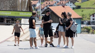 Warten vergebens: Trotzdem teilen die Radsportfans, wie auf dem Kerenzerberg …