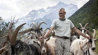 Selbst ernannter Ziegenpeter: Werner Bleisch kümmert sich liebevoll um seine Packziegen, die für ihn mittlerweile zur Familie gehören.