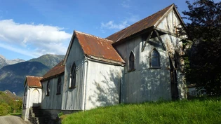 Ja, es ist eine Kirche: Auch nach Jahrzehnten als Lagerhaus ist die eigentliche Bestimmung der St. Mary Magdalene Church an der Strada de San Giuli in Roveredo noch immer zu erkennen.