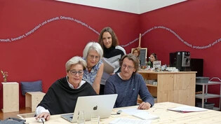 Ursula Gredig, Christine Heldstab, Lia Schwarzenbach und Armin Schneider bei der Arbeit an der Matinee vom kommenden Sonntagvormittag.