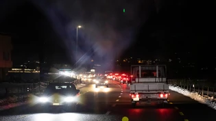Vor allem im Feierabendverkehr: Die Fahrzeuge stauen sich in Netstal.
