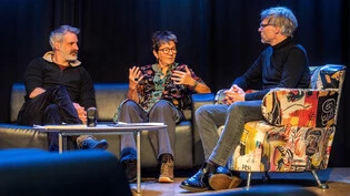 Gut informiertes Trio: Nikolaus Schmid, Marianne Fischbacher und Lukas Bardill (von links) begleiten die Bündner Kulturförderung kundig und kritisch.