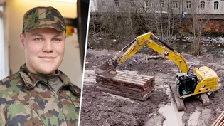 Jannik Schöb ist einer der Soldaten, welche den Bagger in der roten Zone der Wagenrunse in Schwanden fernsteuern. 