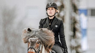 Mit durchhängendem Zügel töltete die deutsche Profi-Reiterin Isabelle Füchtenschnieder letztes Jahr bei der entsprechenden Aufgabe ums Rund.  