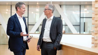 Erleichtert: Der GKB-CEO Daniel Fust (rechts) wird vom Untersuchungsbericht rund um die Signa-Kredite kein Fehlverhalten vorgeworfen, und auch Bankpräsident Peter Fanconi wird entlastet.