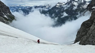 Erschwerter Aufstieg: Eine geschlossene Schneedecke erwartet die Berggänger schon vor der Claridenhütte.