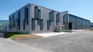 Das Gebäude an der Grabenstrasse in Bilten: Platz für die Logistik und 35 Büroarbeitsplätze.