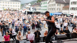 Francine Jordi eröffnet Sound of Glarus: Die Schlagersängerin versteht es, das Publikum mitzureissen.