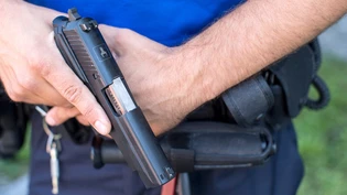 Nur in wenigen Fällen: Wann Polizisten in der Schweiz ihre Waffe brauchen dürfen, ist eng limitiert, und es kommt nur selten vor.