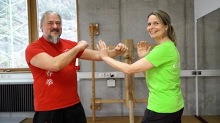 Uwe Päper und Mirjam Kreil-Sutter: Mirjam Kreil-Sutter nimmt zweimal pro Woche an Selbstverteidigungskursen bei Uwe Päper in Chur teil.