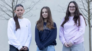 Mehr Zeit für Kolleginnen und Kollegen: Den Näfelser Schülerinnen Sara Tschudi, Leonie Geissmann und Adea Xhelili wird es auch ohne Handy nicht langweilig.