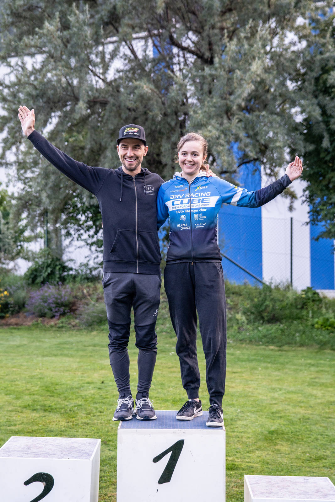 Bündner Meister und Bündner Meisterin: Nino Schurter und Alia Pfiffner triumphieren.