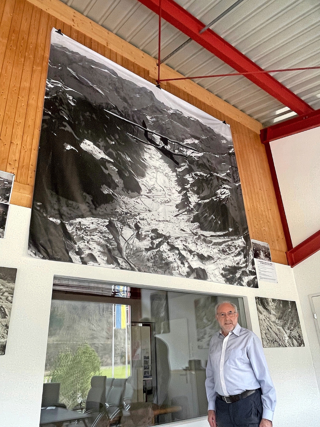 Leihgabe: Walter Zweifel hat im Werkhof in Rüti eine temporäre Heimat für sein Riesenbild gefunden. 