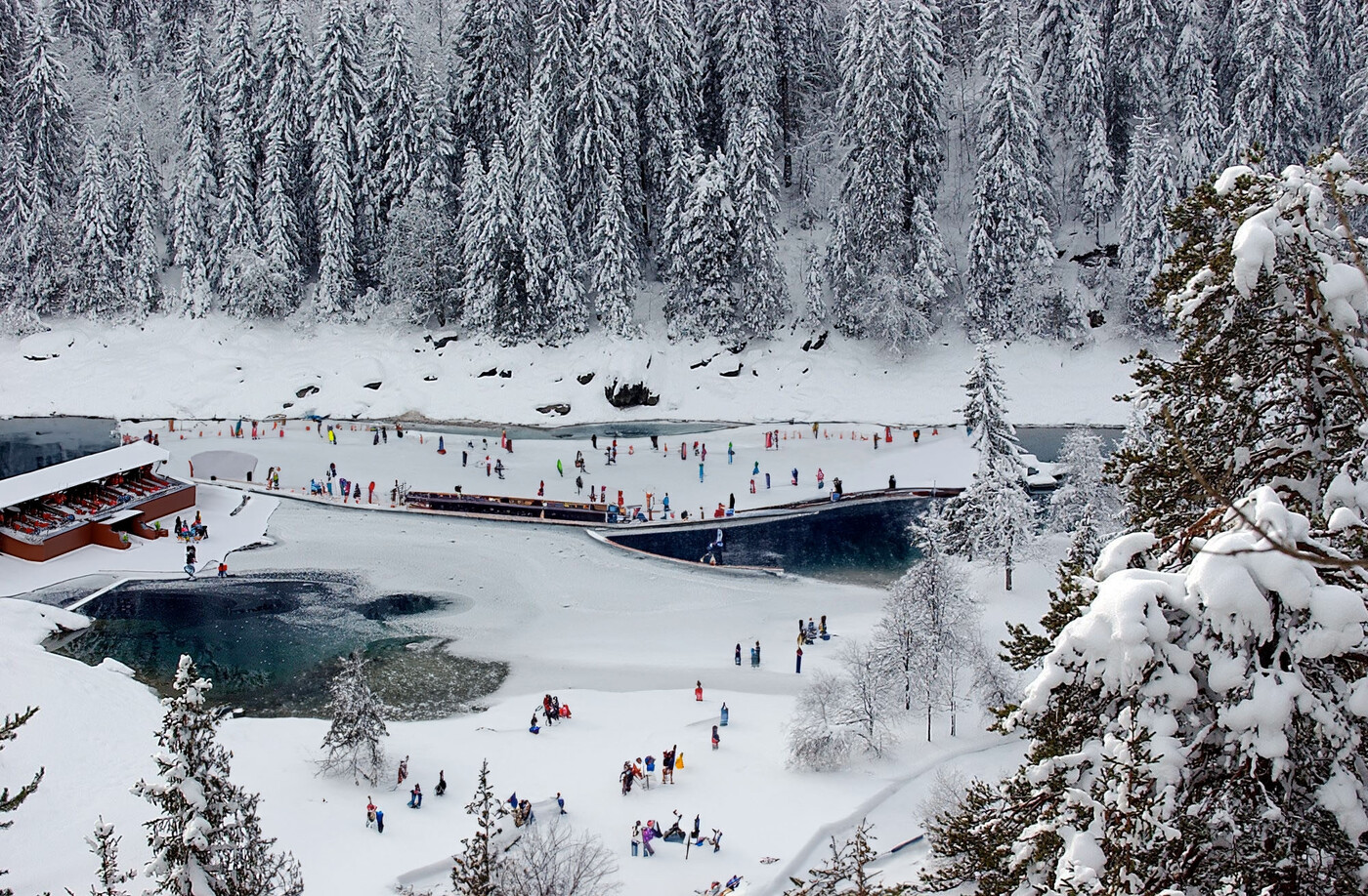 Sportkulisse: Auf dem Caumasee in Flims würden gemäss des mit Photoshop generierten Bilds die Sportlerinnen und Sportler während der Olympischen Spiele Schlittschuh laufen.