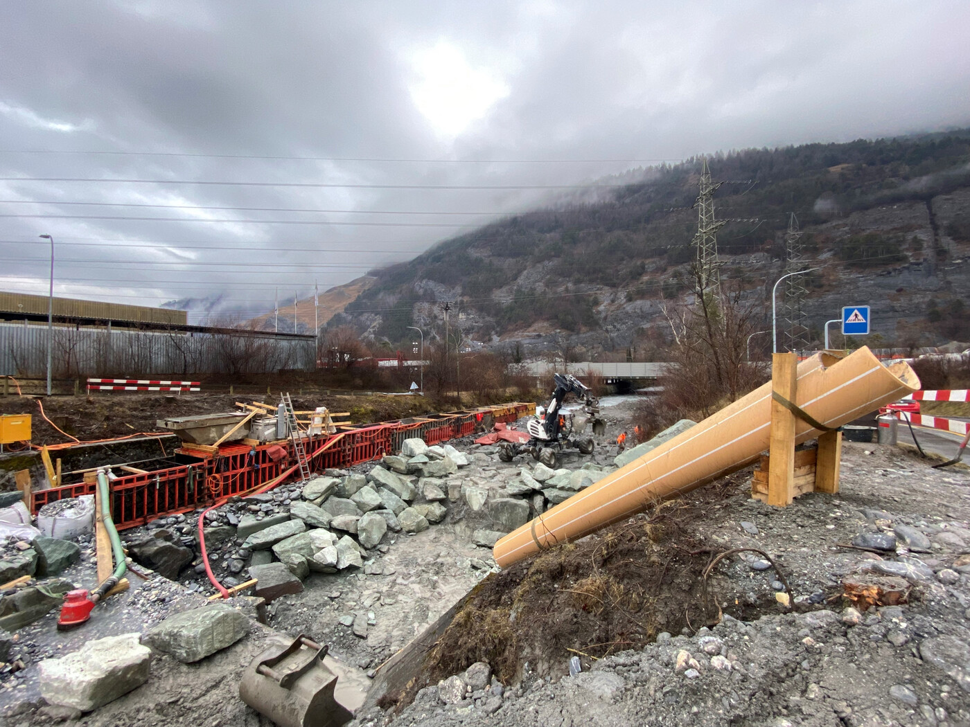 Hochwasserschutz Plessur: Im Rheinquartier entsteht eine neue Rampe. Sie soll das Flussbett stabilisieren.
