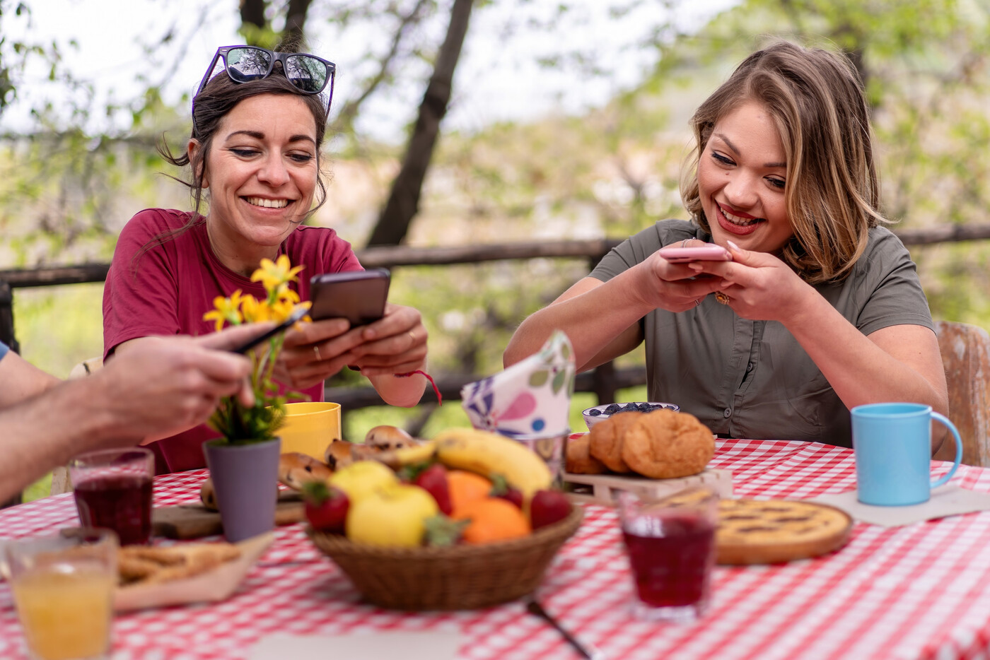 Gemeinsame Zeit: Ein Brunch bietet die perfekte Gelegenheit, eine Vielzahl von Schweizer Köstlichkeiten zu probieren.