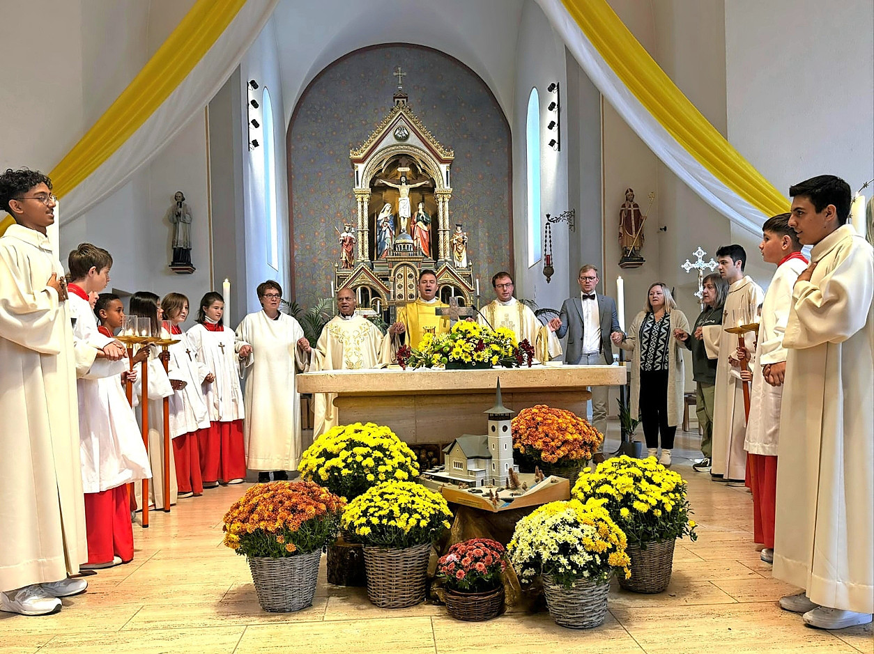 Bereits der Gottesdienst stand im Zeichen der 100-Jahr-Feier der katholischen Kirchgemeinde.  