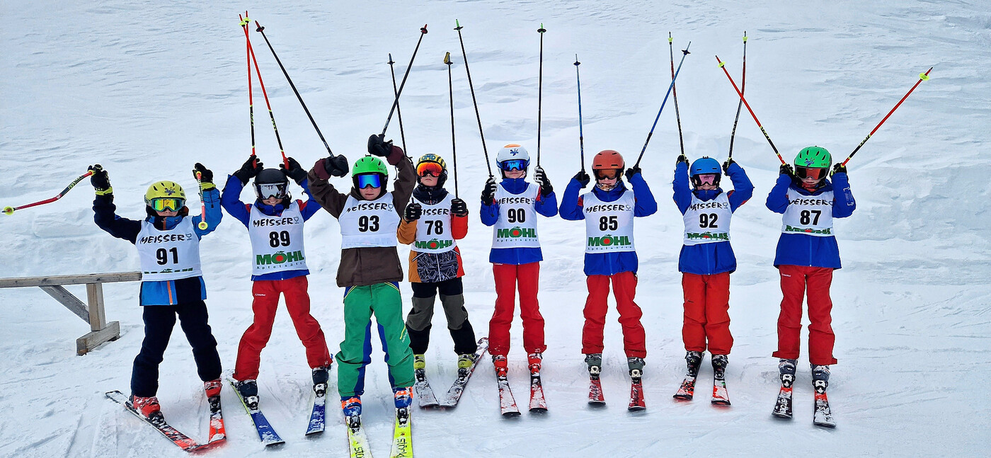 Die Ski-JO lernt nicht nur Kurzschwingen, sondern zum Beispiel auch Carven.  