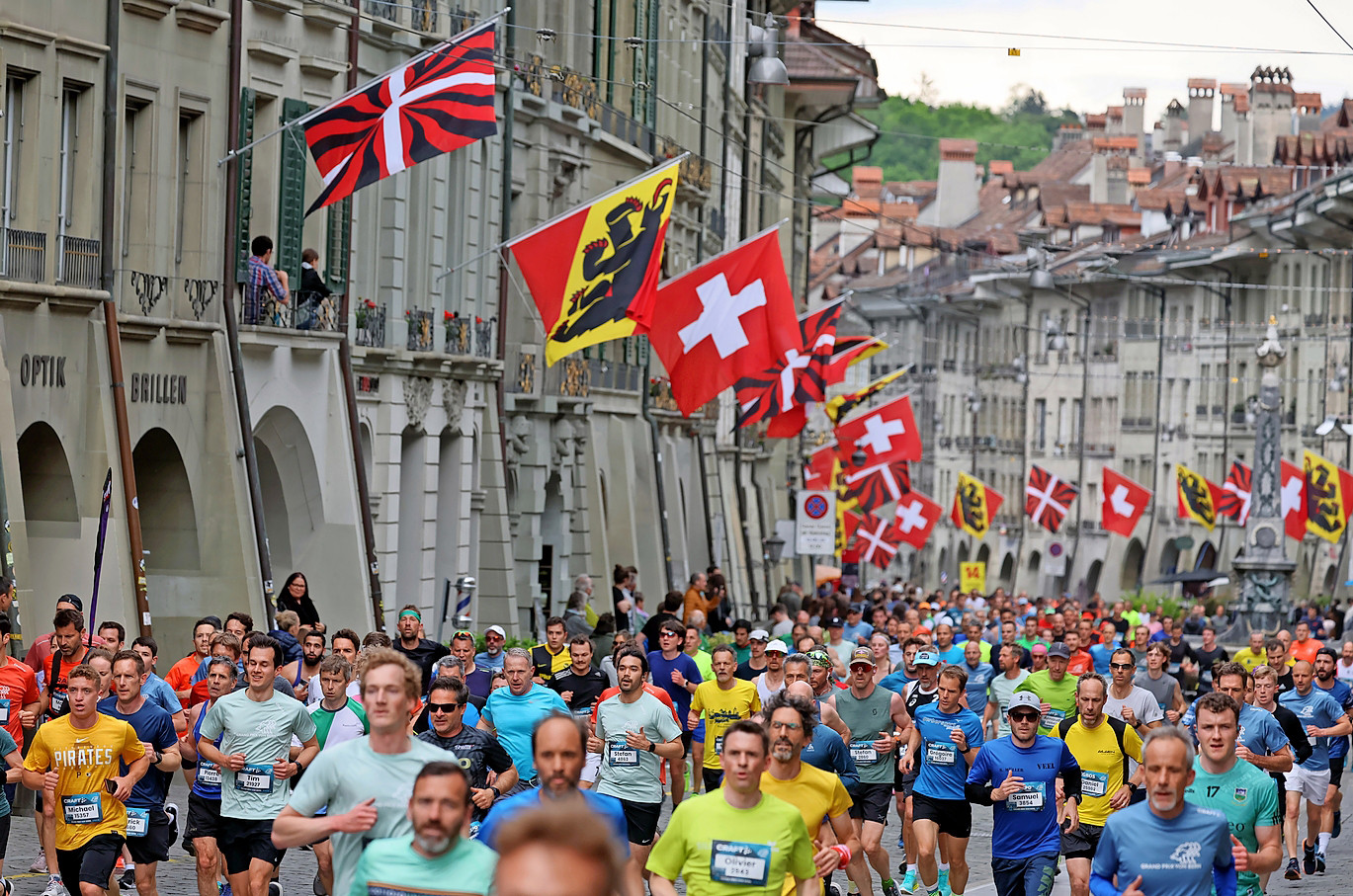 Andy Mettler benutzte am «Grand Prix Bern» für den idealen Blickwinkel öfter eine Leiter.