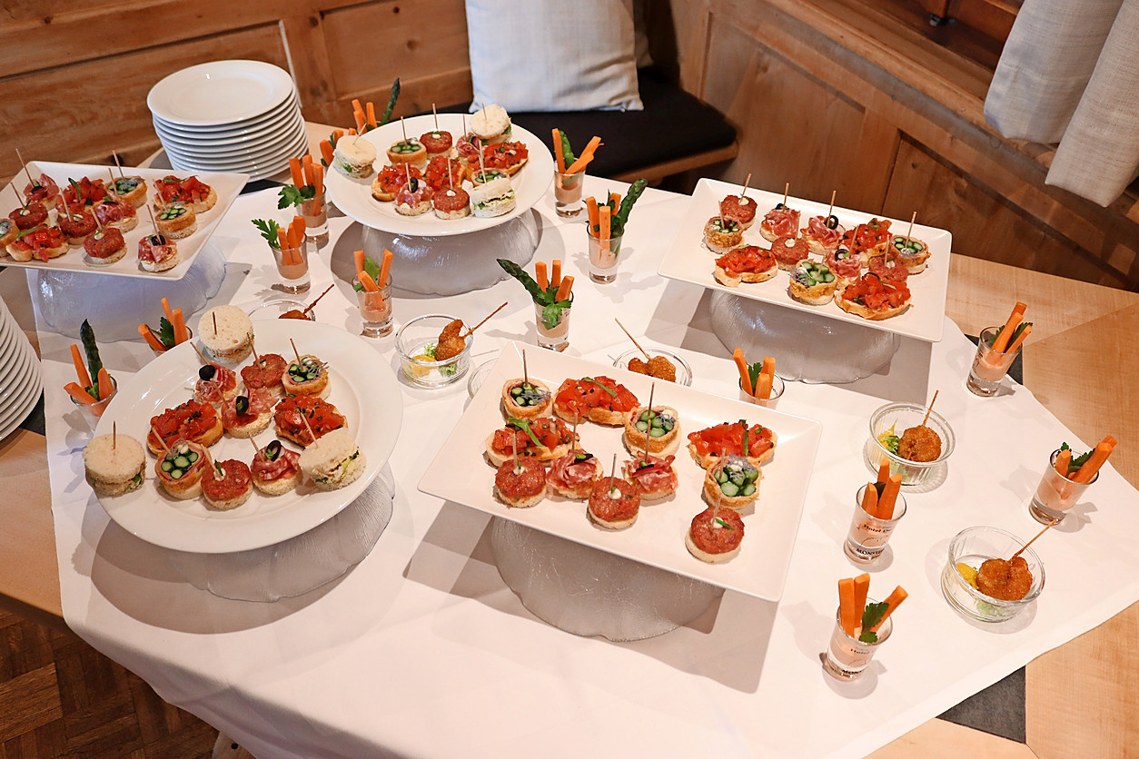 Die Auslage an Apéro-Häppchen machte Lust auf mehr.
