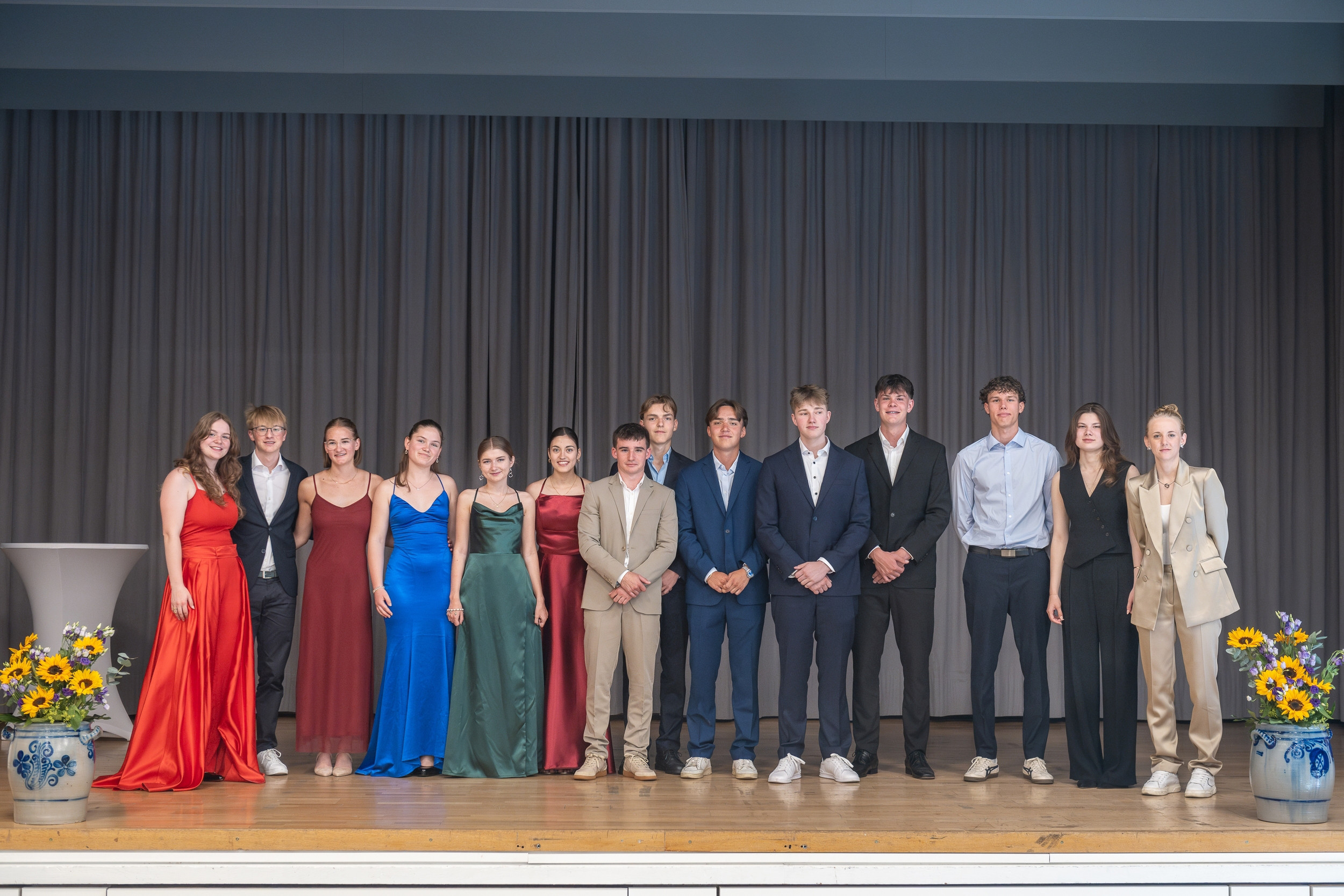 Die Klasse G6b (v. l) Premilla Raeburn-Burgess, Leonardo Lehning, Annika Marty, Livia Müller, Amanda Graf, Rita Da Cruz Carvalho, Gian-Marco Ardüser, Lou Räber, Frederik van der Wijk, Janis Mayer, Bruno Wantschina, Finn Rücker, Karla Bažancik und Charlize von Arx.