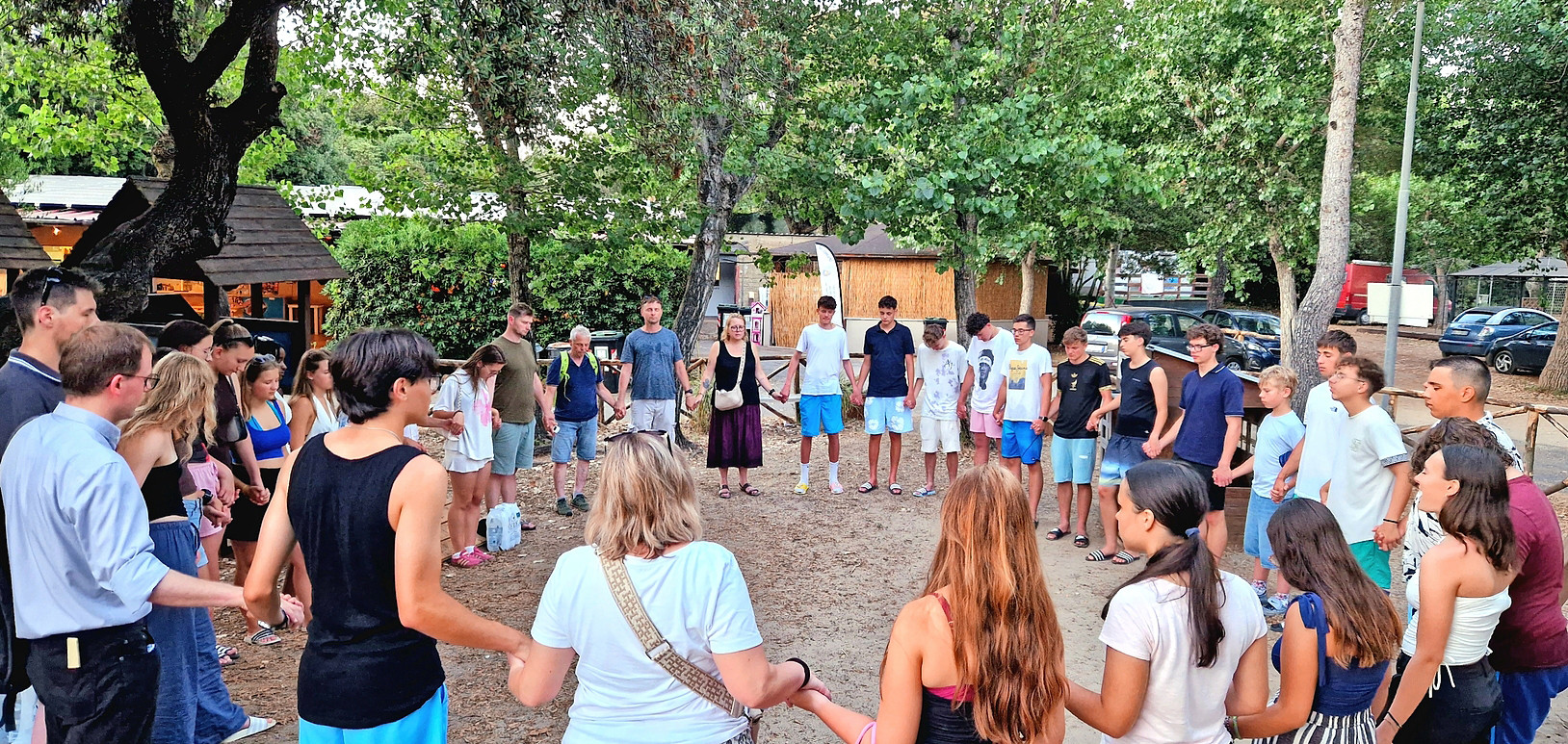 Meditation, Stille, Gebet und Reflexion stärken die Gruppendynamik und sind ein Markenzeichen in der kirchlichen Jugendarbeit der Pfarrei.