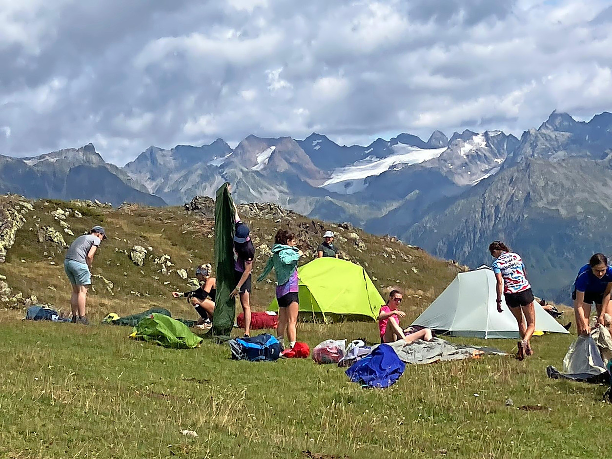 Zeltcamp auf Gotschna mit tollem Blick in die benachbarte Bergwelt.