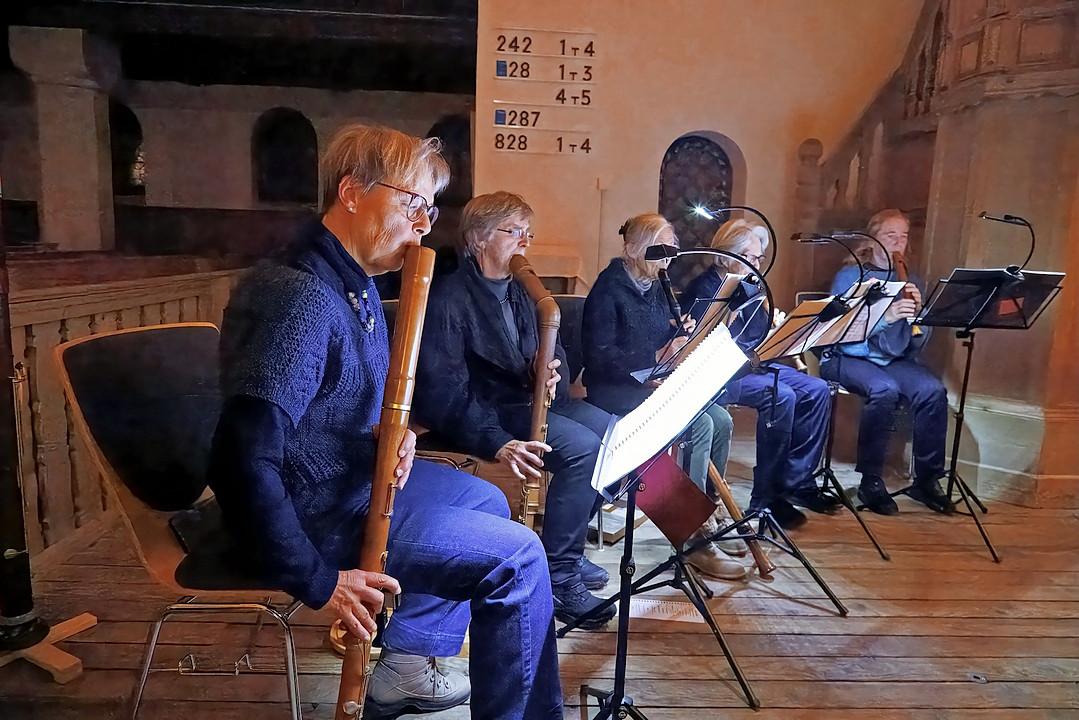 Die Flötengruppe begleitet das Taizé-Gebet. 