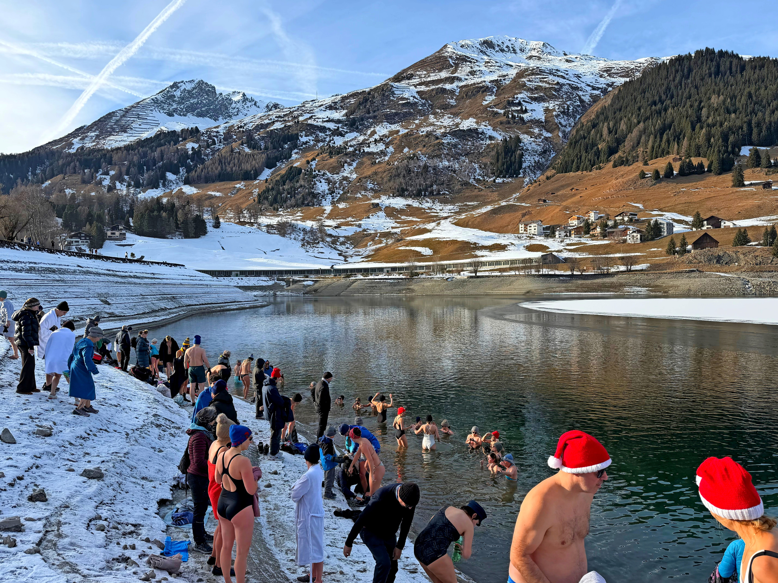 Das Neujahrsschwimmen ist kein Wettkampf, sondern ein gemeinsamer Moment im kalten Wasser.