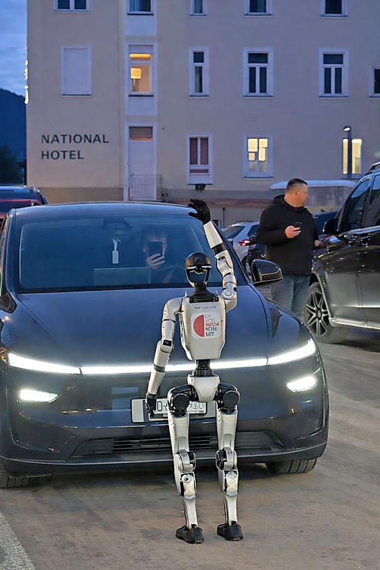 Mr. Vision hält den Verkehr an und ...