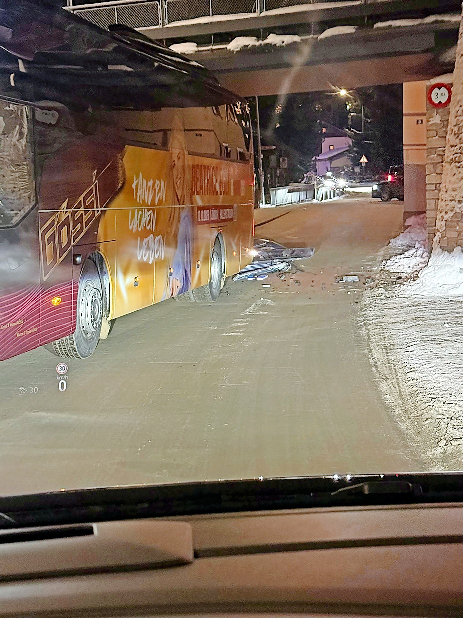 Der Car war wohl etwas höher als drei Meter.  