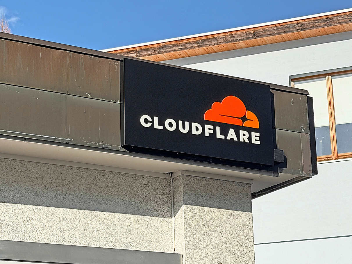 Cloudflare – Das US-Unternehmen betreibt eine der weltweit grössten Internet-Infrastrukturen und schützt Websites, Plattformen und staatliche Einrichtungen vor Cyberangriffen. An der Promenade stehen digitale Sicherheit, Resilienz und der Schutz kritischer Infrastruktur im Fokus.