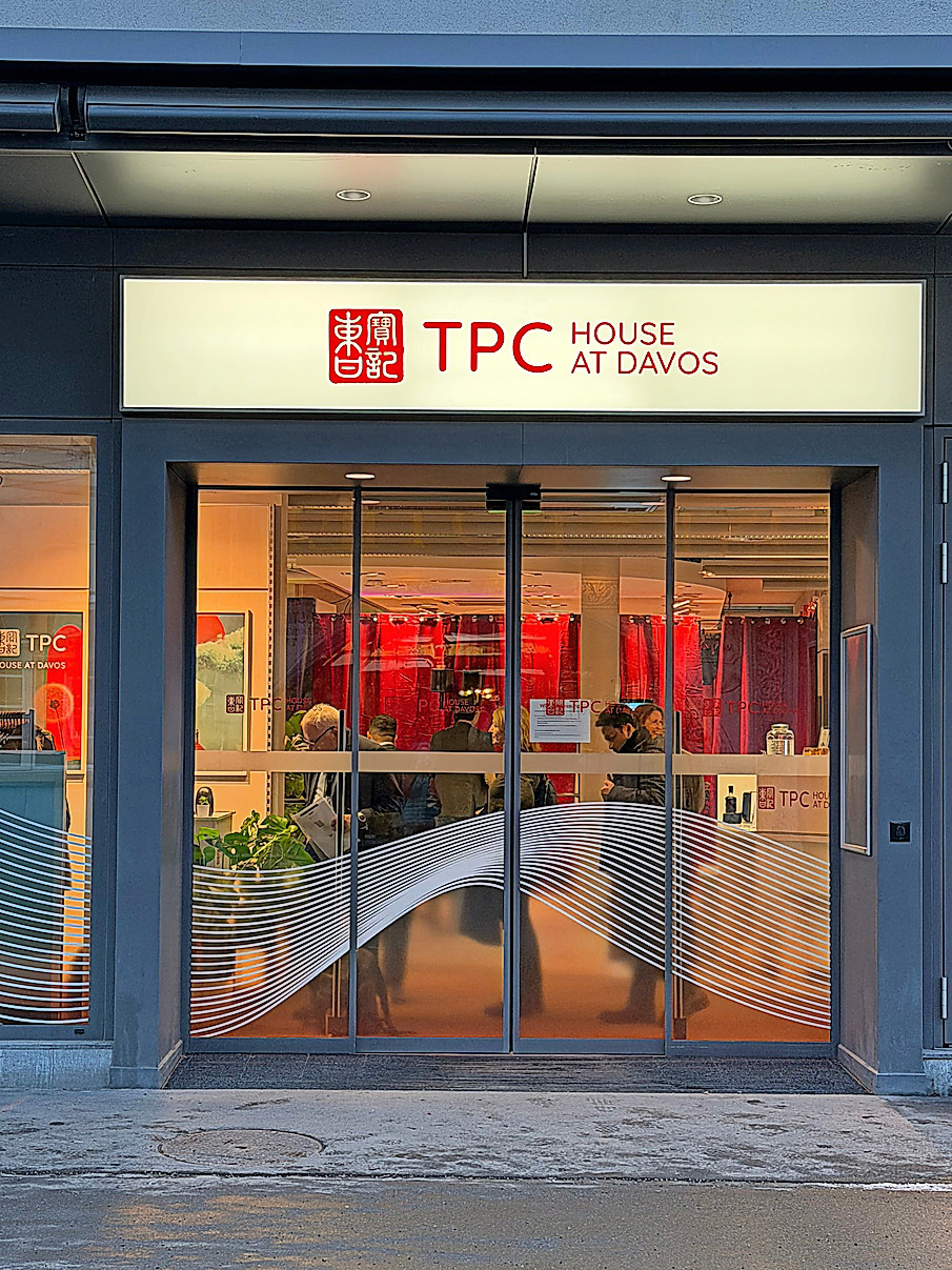 Plattform taiwanischer Unternehmen während der WEF-Woche. Das TPC House dient als Treffpunkt für Wirtschaftsdialoge, Investitionsthemen und internationale Vernetzung – bewusst ausserhalb offizieller staatlicher Strukturen. 