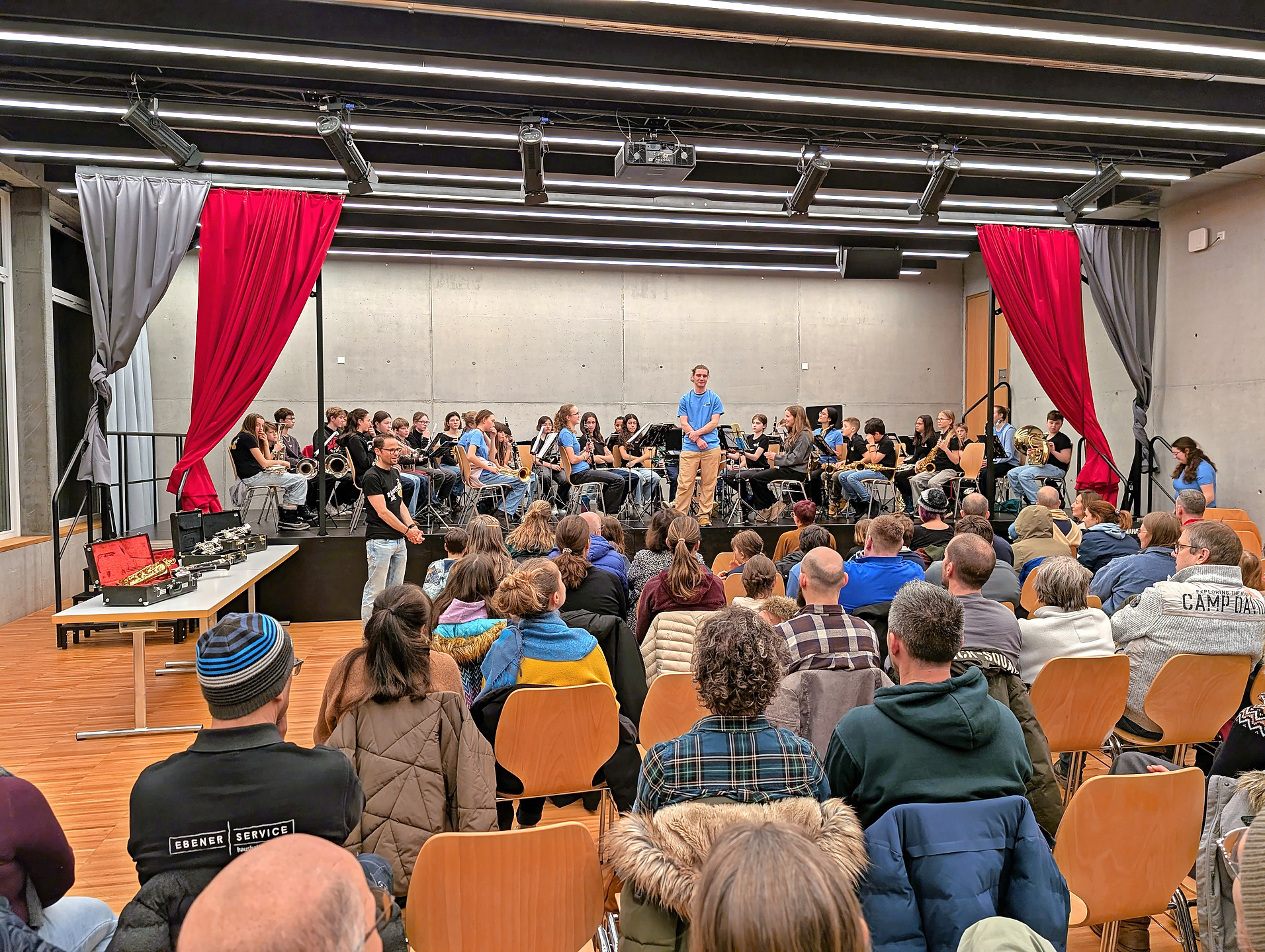 Die Instrumentenpräsentation in der Aula des Schulhauses Bünda war sehr gut besucht.  